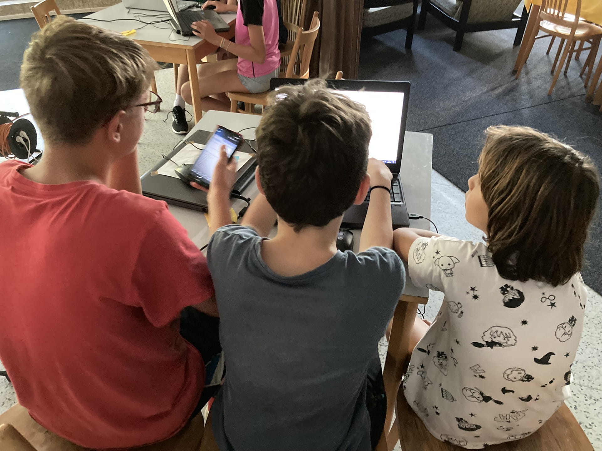 Proč podpořit naši práci?